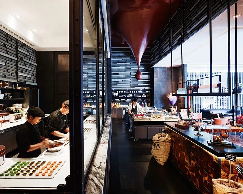 http://An%20open%20kitchen%20with%20chefs%20working%20in%20it%20at%20the%20Chocolab.