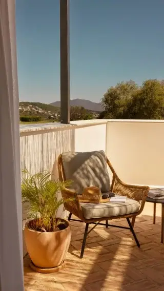 Before golf, between meetings, or simply for the pleasure of it.//Antes del golf, entre reuniones o simplemente porque sí.#Societyclubhouse #coffetime #sostogrande #sohotels #hotelresorts