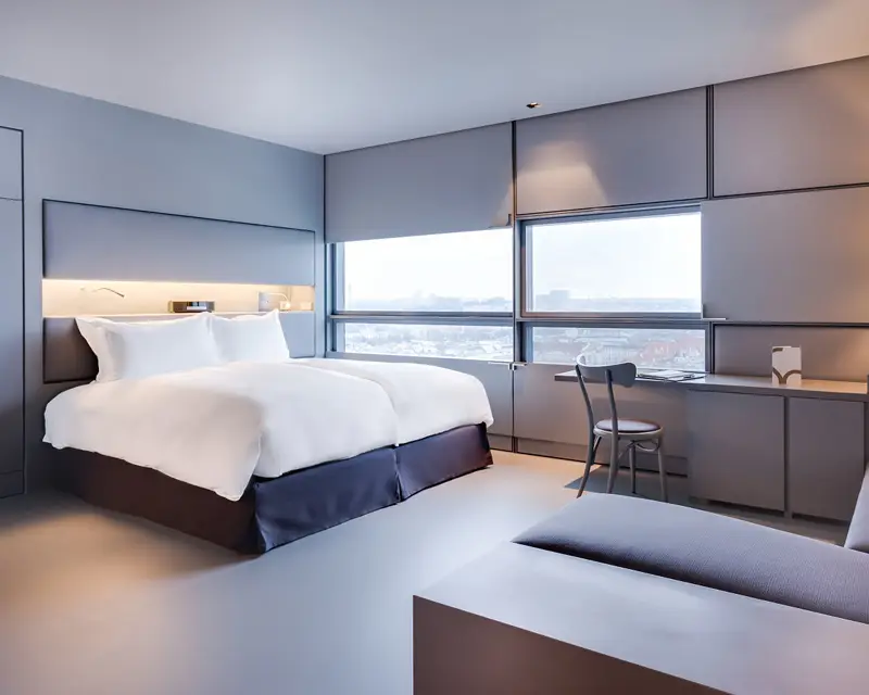 http://Large%20hotel%20room%20with%20king%20sized%20bed%20and%20views%20over%20Vienna