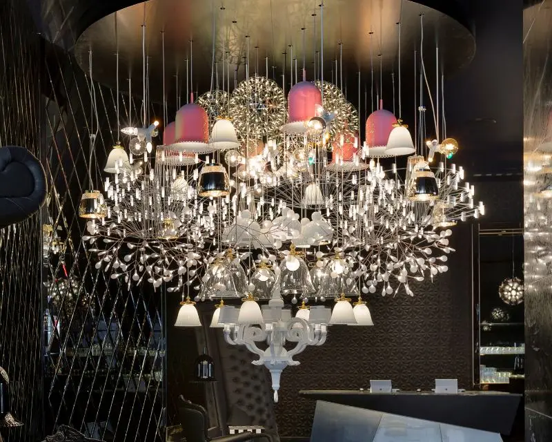 http://Large%20chandelier%20at%20SO/%20Auckland